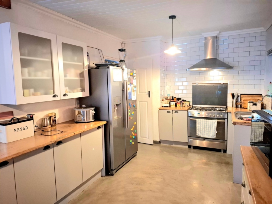 4 Bedroom Property for Sale in Oakdale Western Cape